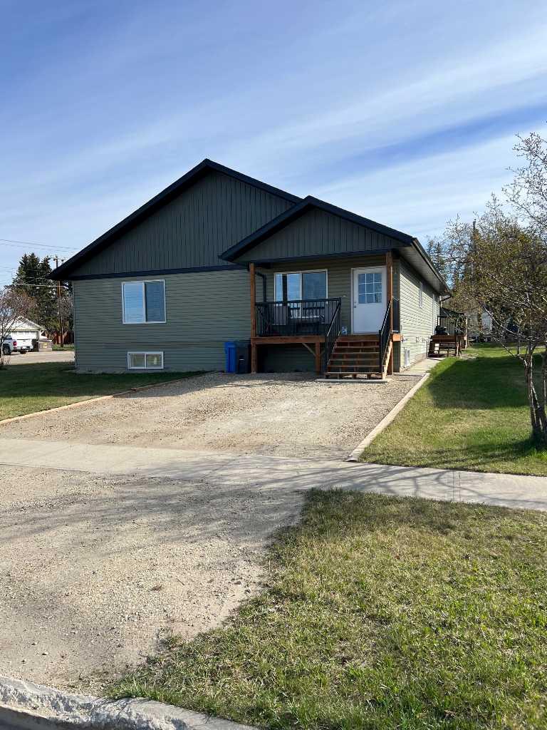 826 3 Avenue, Beaverlodge, AB T0H 0C0