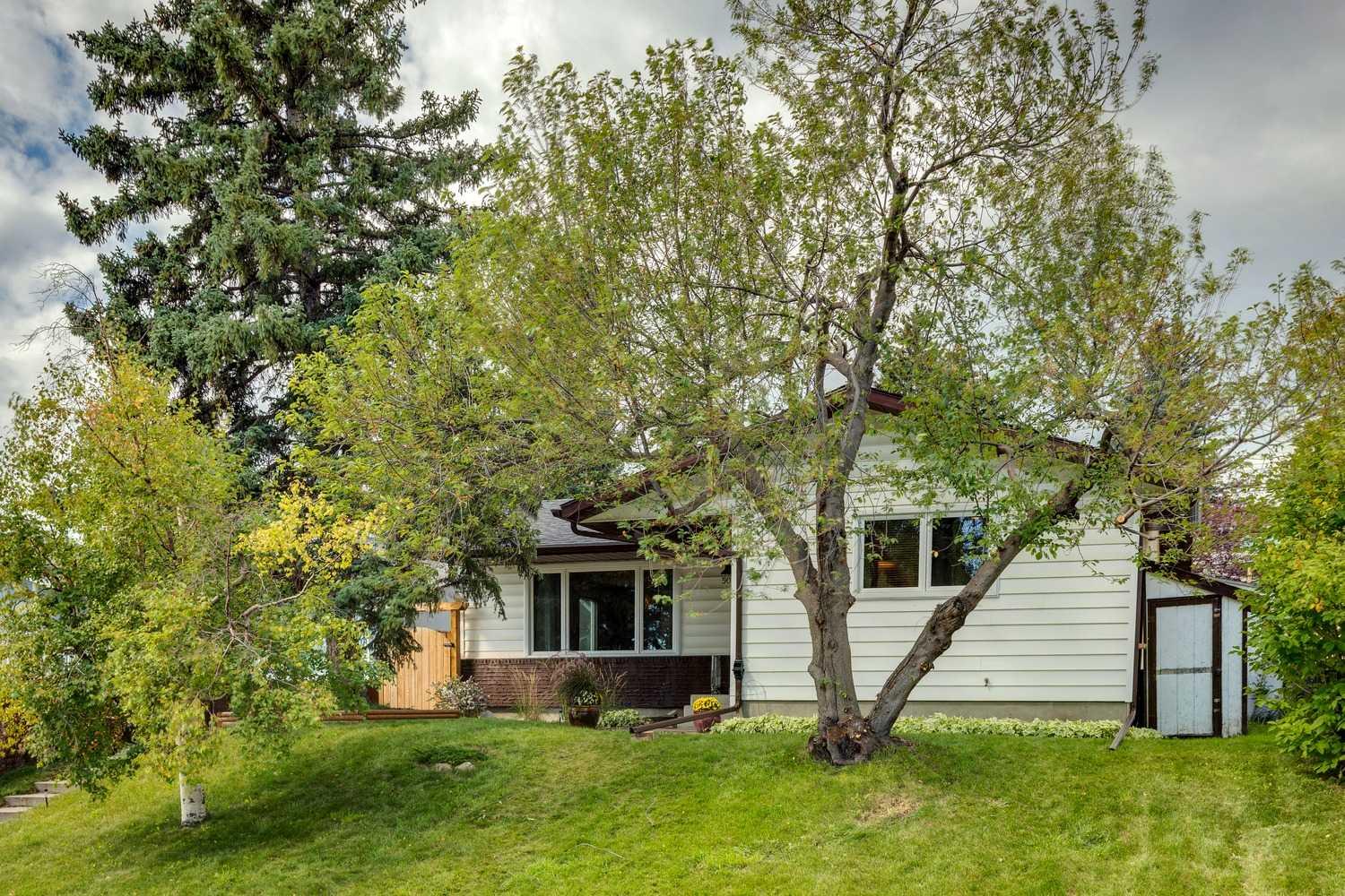 5023 Nemiskam Rd NW, Calgary, AB T2K 2P8