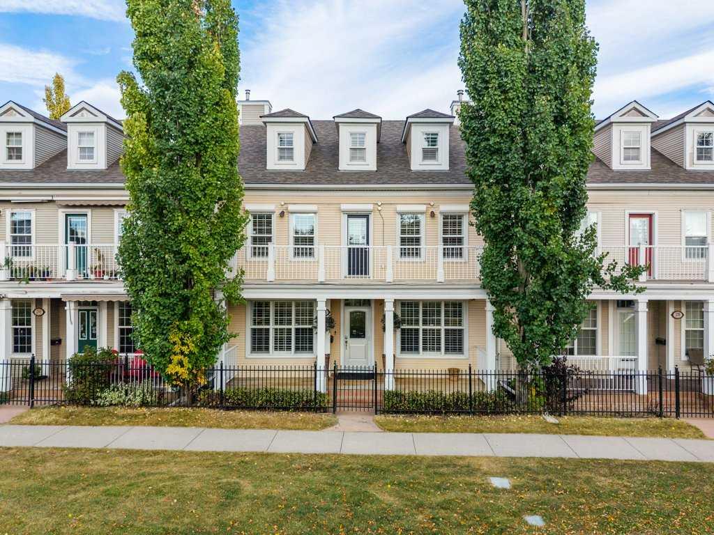 24 Ypres Mews SW, Calgary, AB T2T 6L2