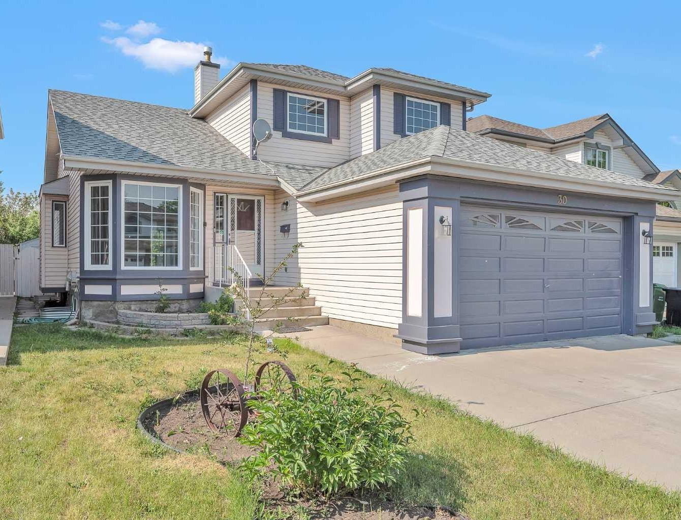 30 Hidden Cir NW, Calgary, AB T3A 5G9