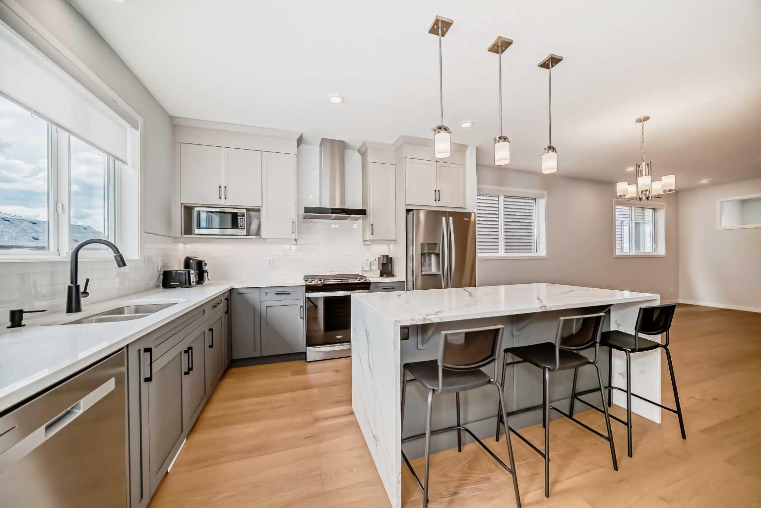 153 Edith Way NW, Calgary, AB T3R 2B8