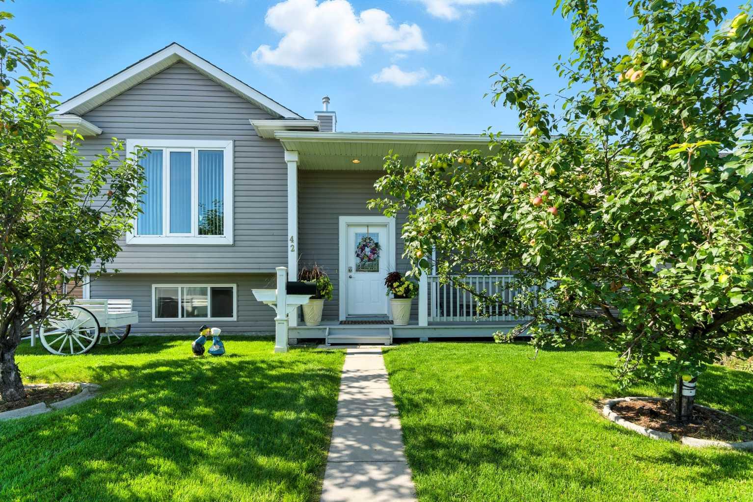 42 Valarosa Dr, Didsbury, AB T0M 0W0