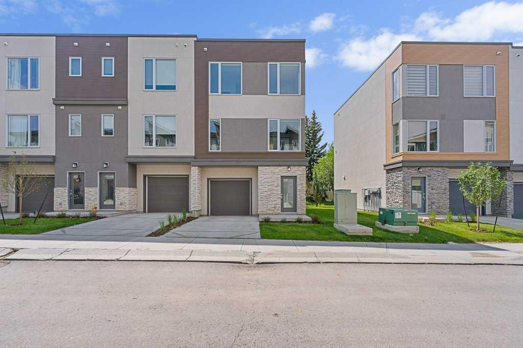 436 Shawnee Sq SW, Calgary, AB T2Y 0W4
