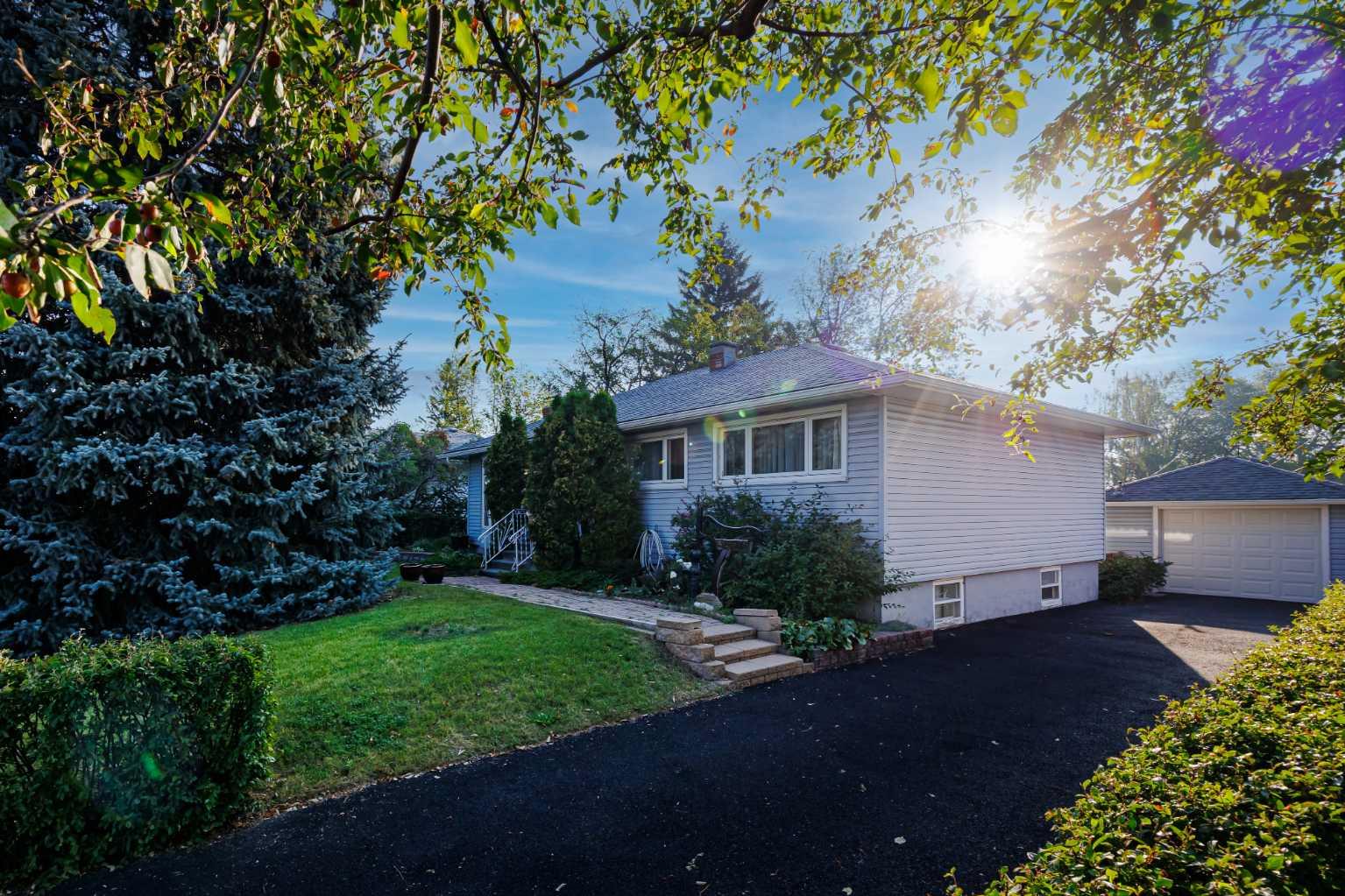 5416 Thorndale Rd NW, Calgary, AB T2K 3E2