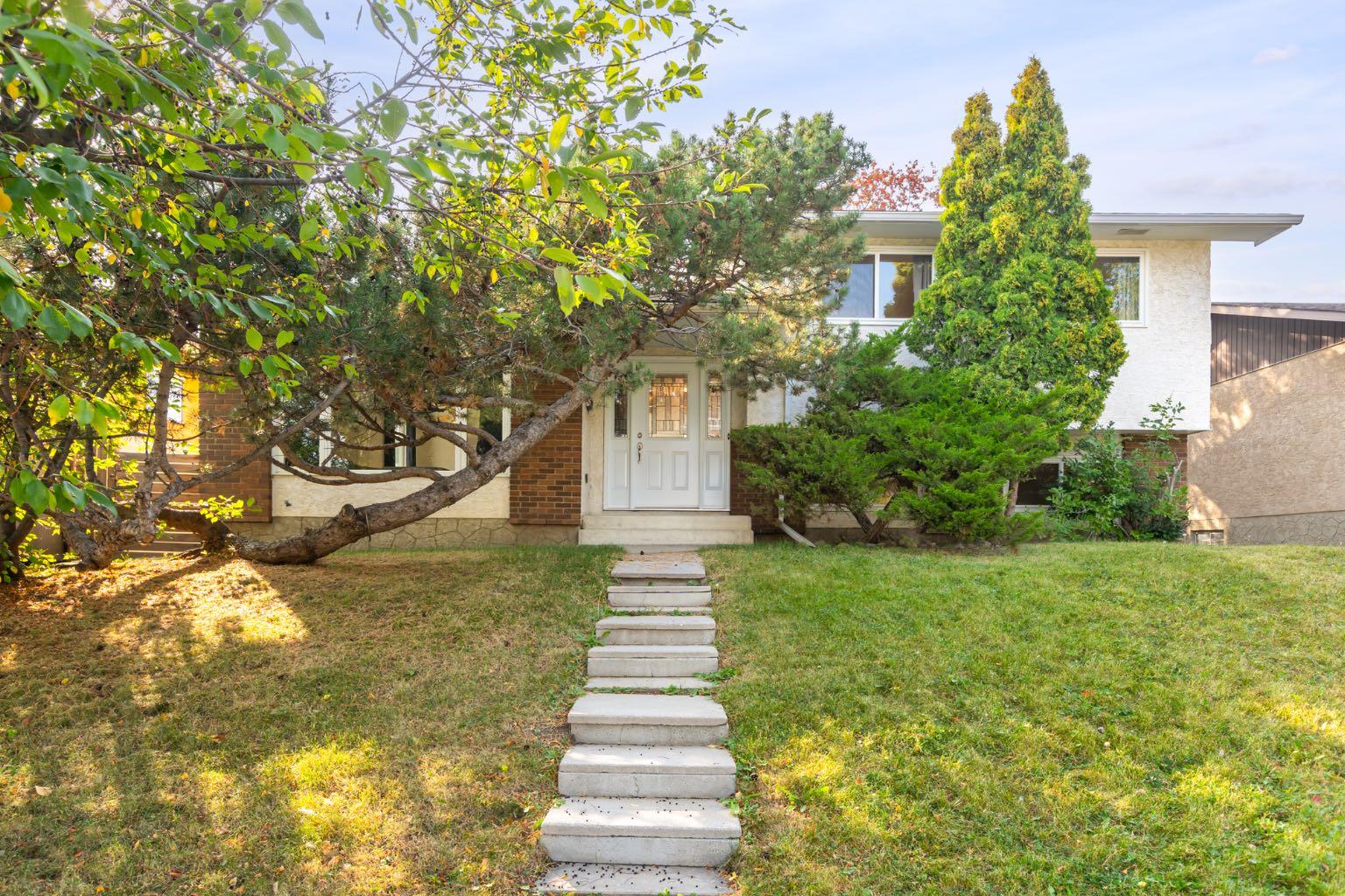 207 Whiteview Bay NE, Calgary, AB T1Y 1R8