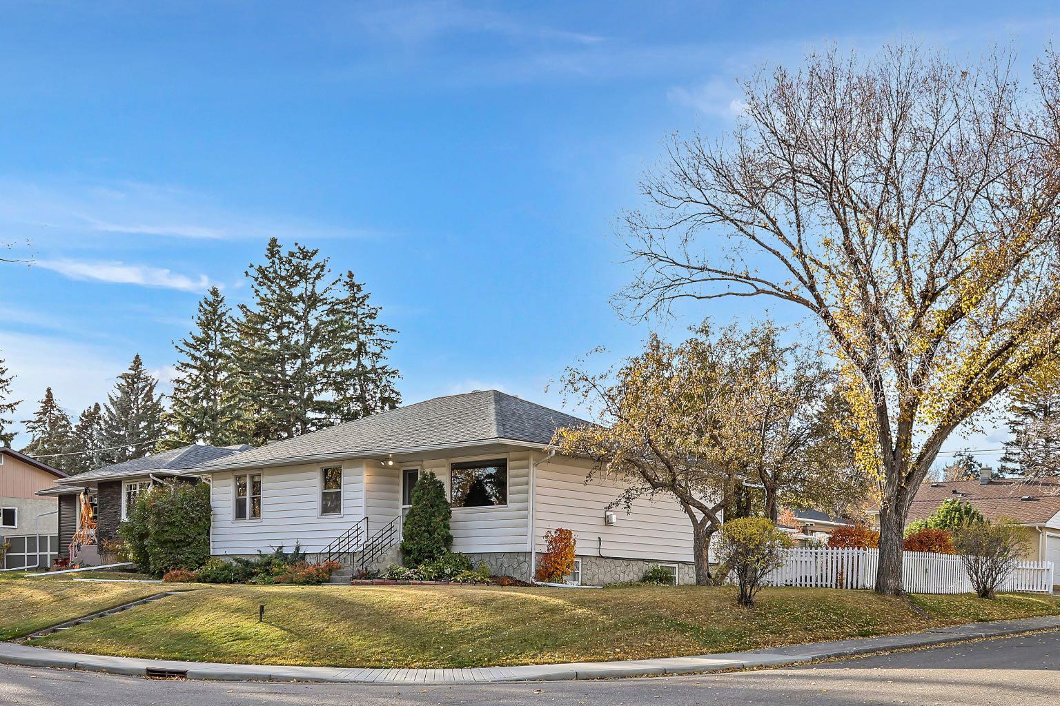 5331 Buckthorn Rd NW, Calgary, AB T2K 2Y2