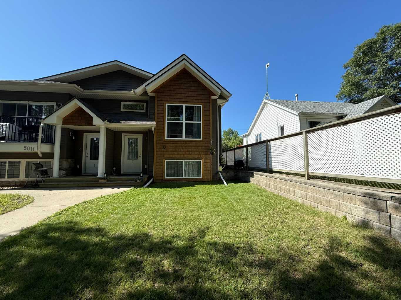 5011 55 Avenue #unit 2, Ponoka, AB T4J 1H3