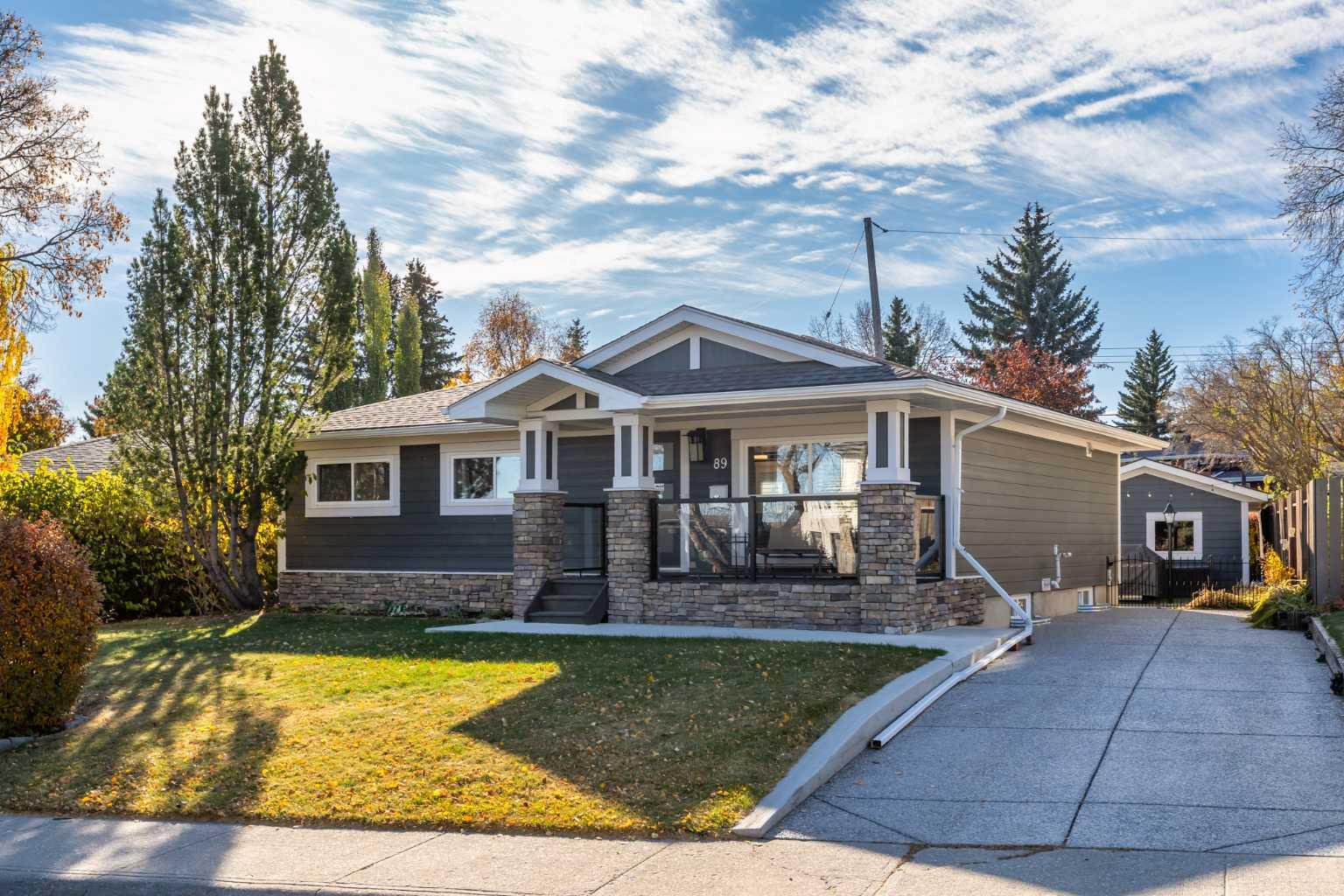 89 Woodlark Dr SW, Calgary, AB T3C 3H6
