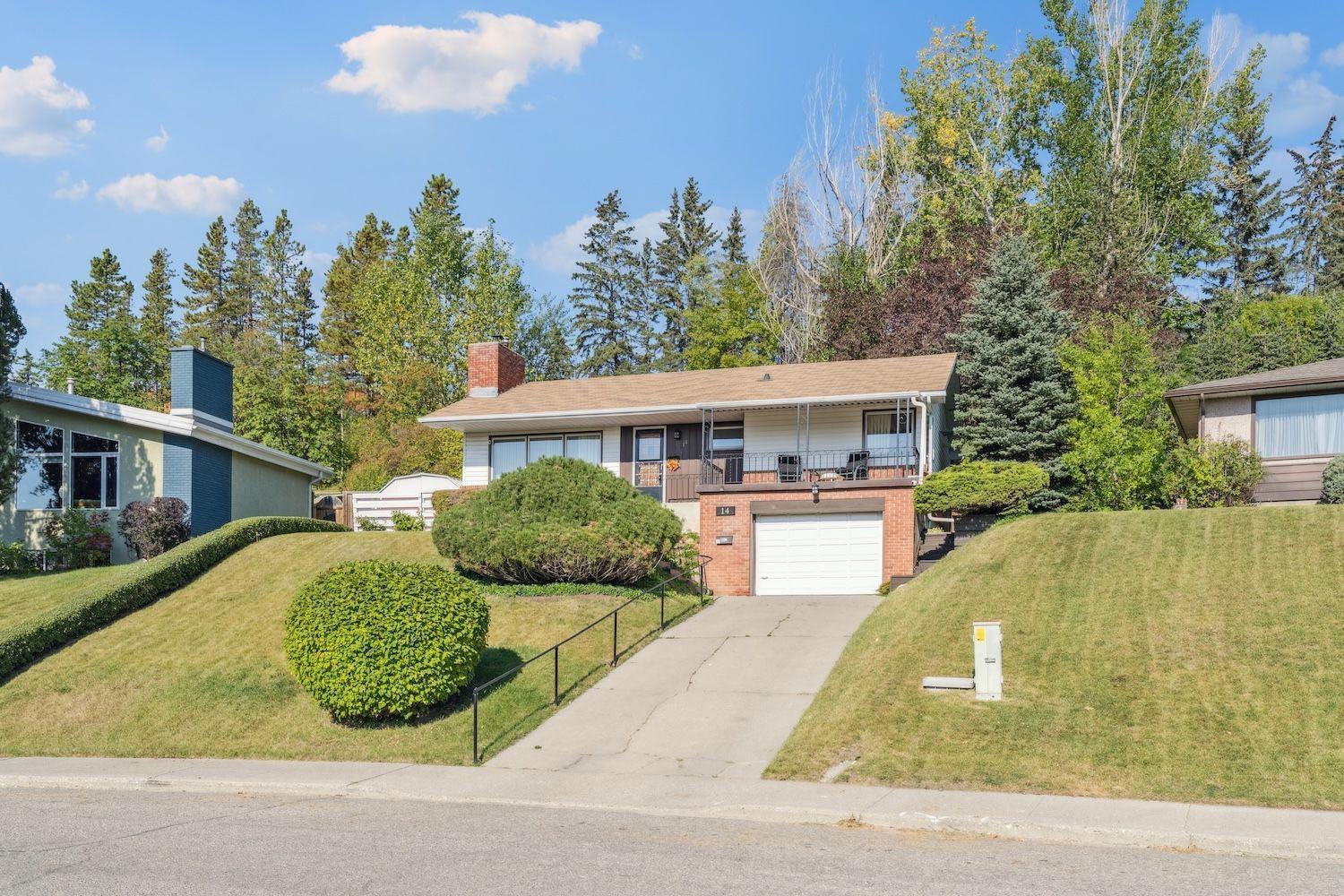 14 Hawthorne Cres NW, Calgary, AB T2N 3V4