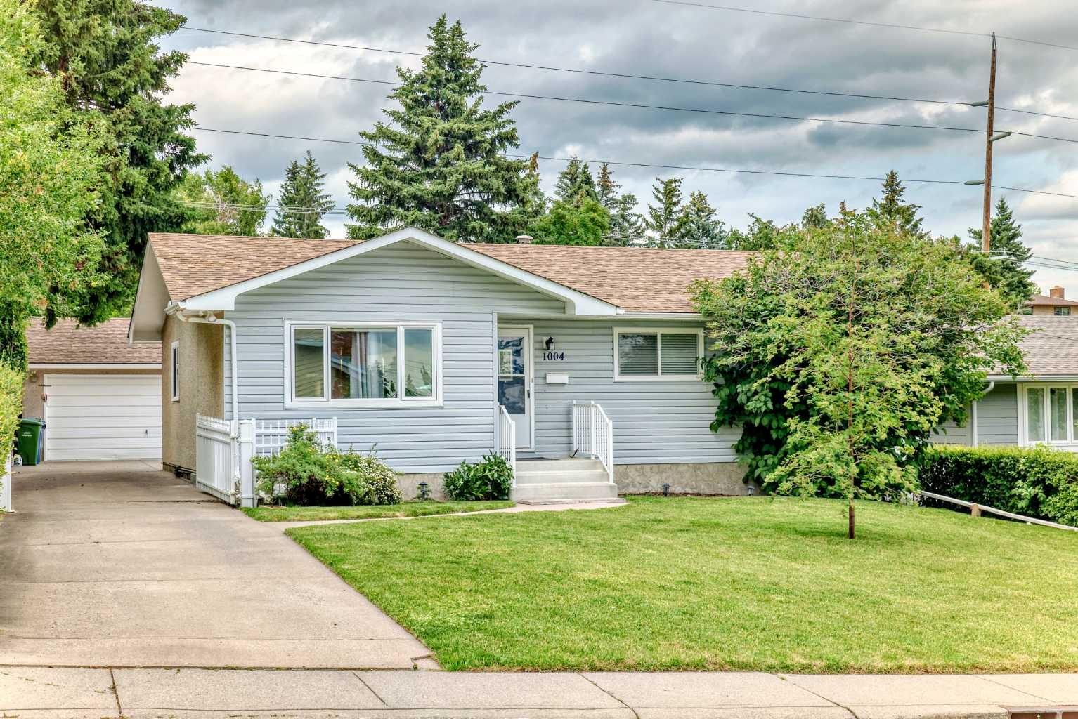 1004 Hunterston Hl NW, Calgary, AB T2K 4N8