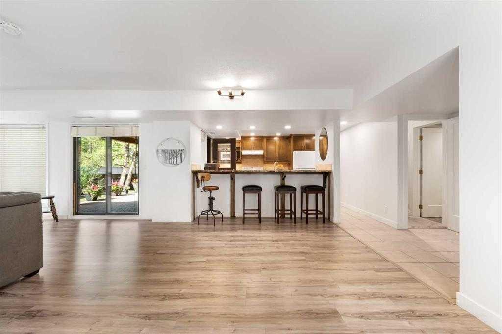 808 4 Avenue Nw Unit 100, Calgary, AB T2N 0M8