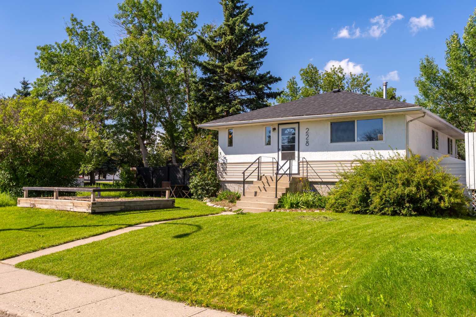 228 Lynnwood Dr SE, Calgary, AB T2C 0S9