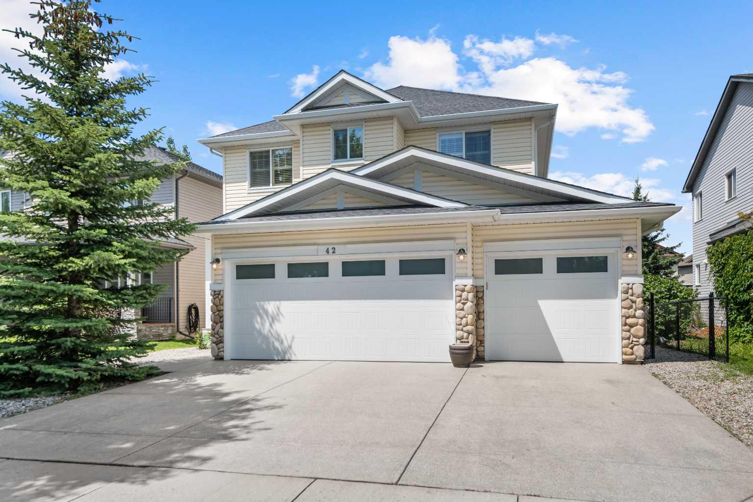 42 Drake Landing Dr, Okotoks, AB T1S 0B9