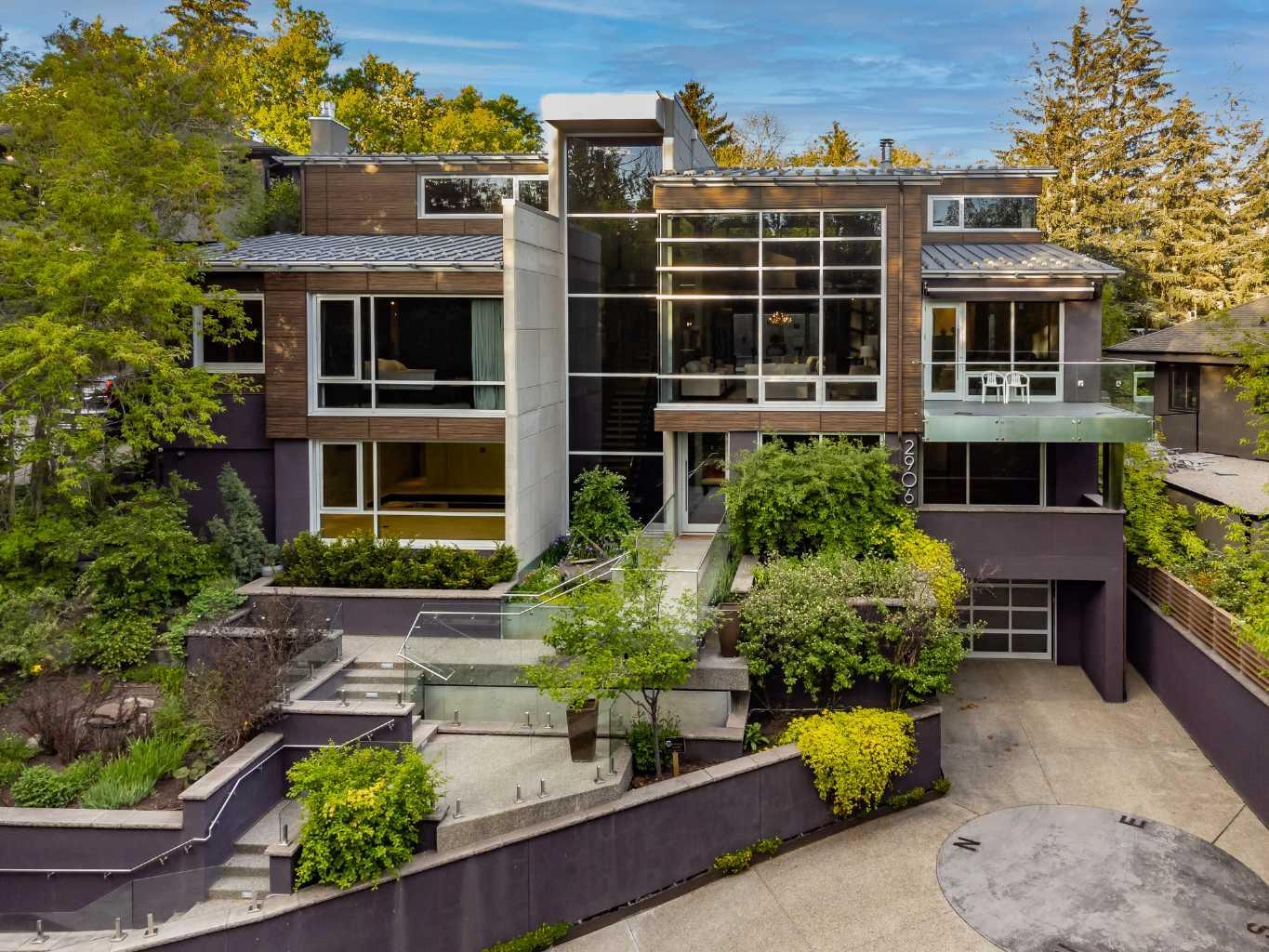 2906 Marquette St SW, Calgary, AB T2T 3E3