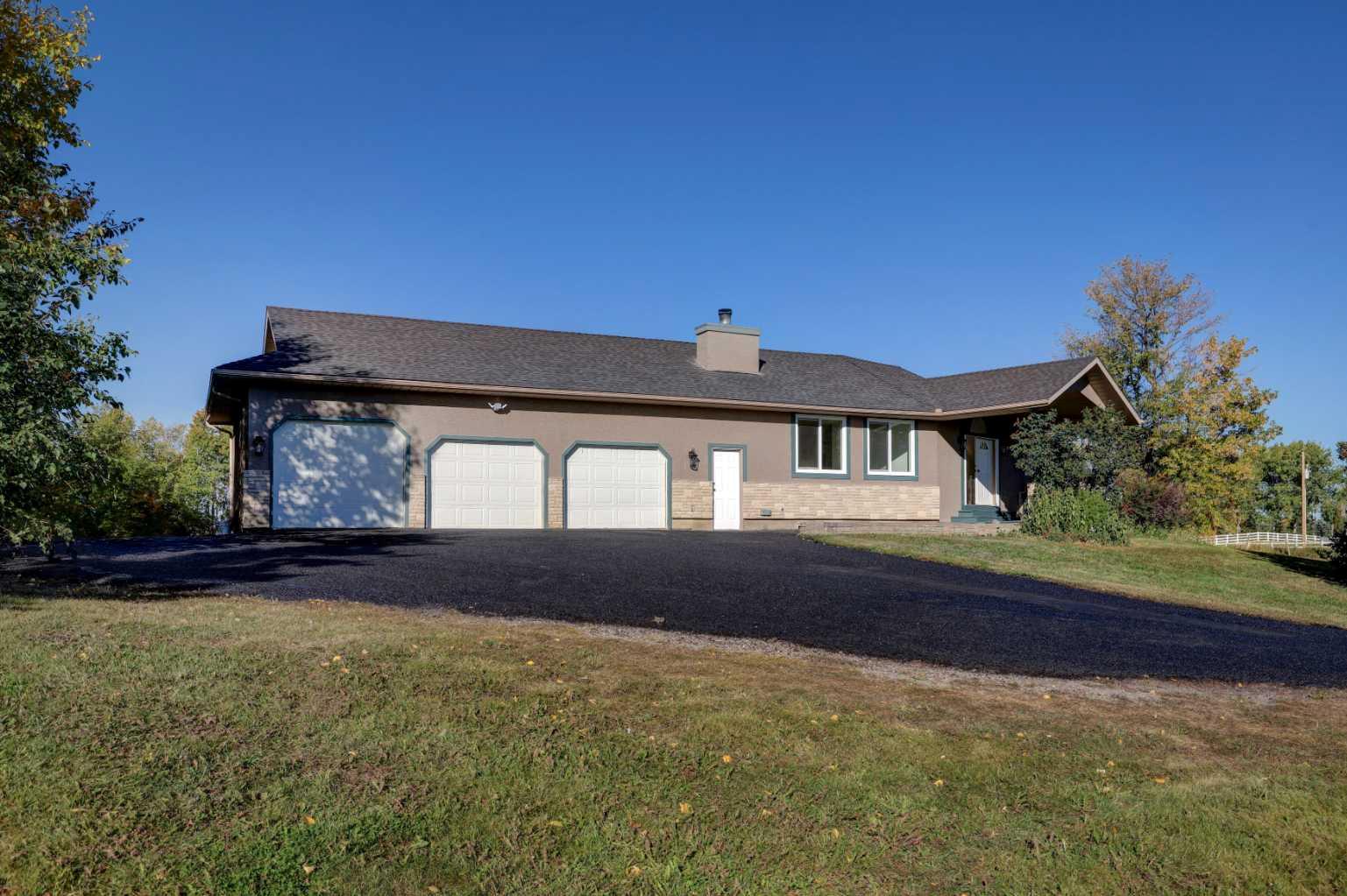 262107 Poplar Hill Dr, Calgary, AB T3R 1C7