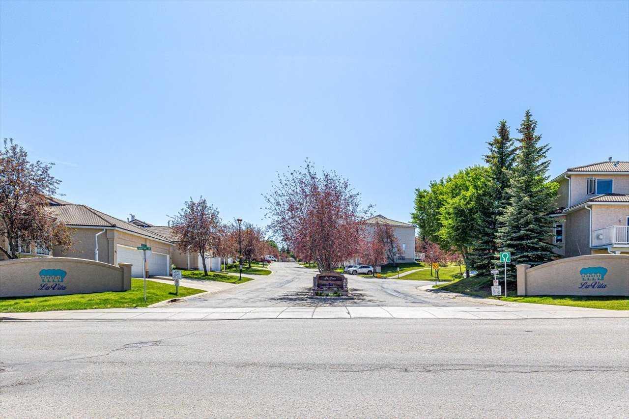 39 Hamptons Link NW, Calgary, AB T3A 5V9