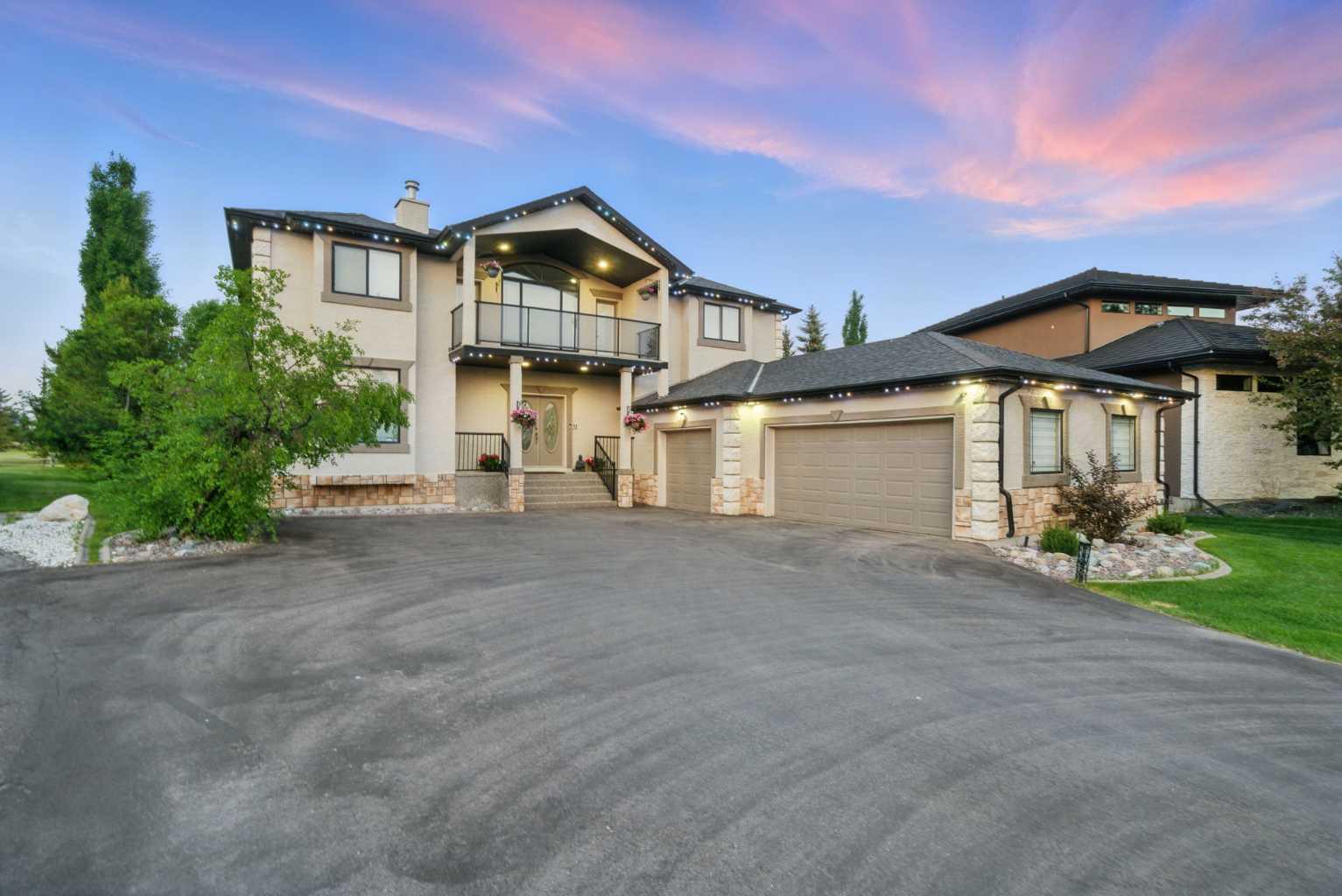 31 Lynx Meadows Ct NW, Calgary, AB T3L 2M1