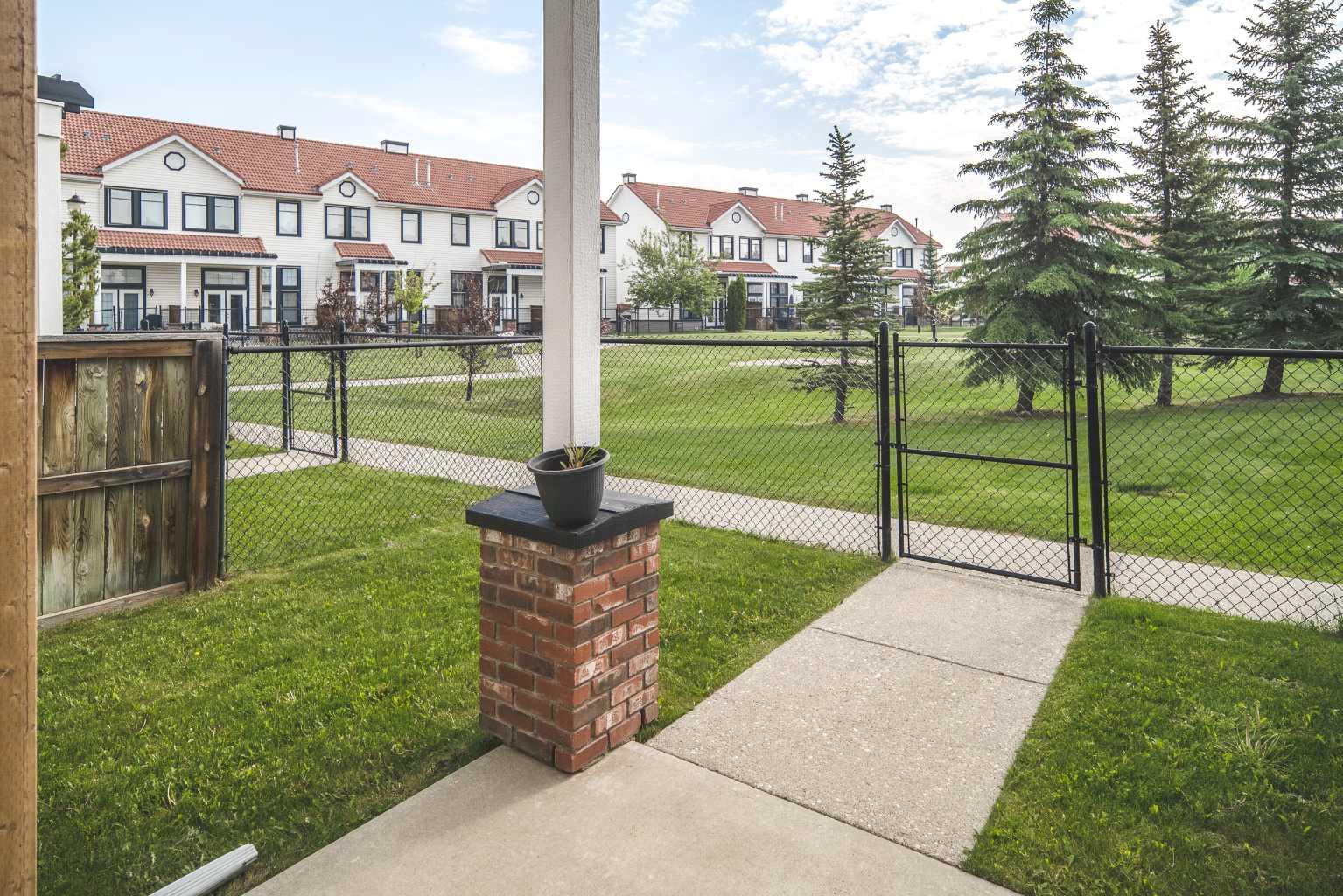 44 Royal Oak Ln NW, Calgary, AB T3G 6B4