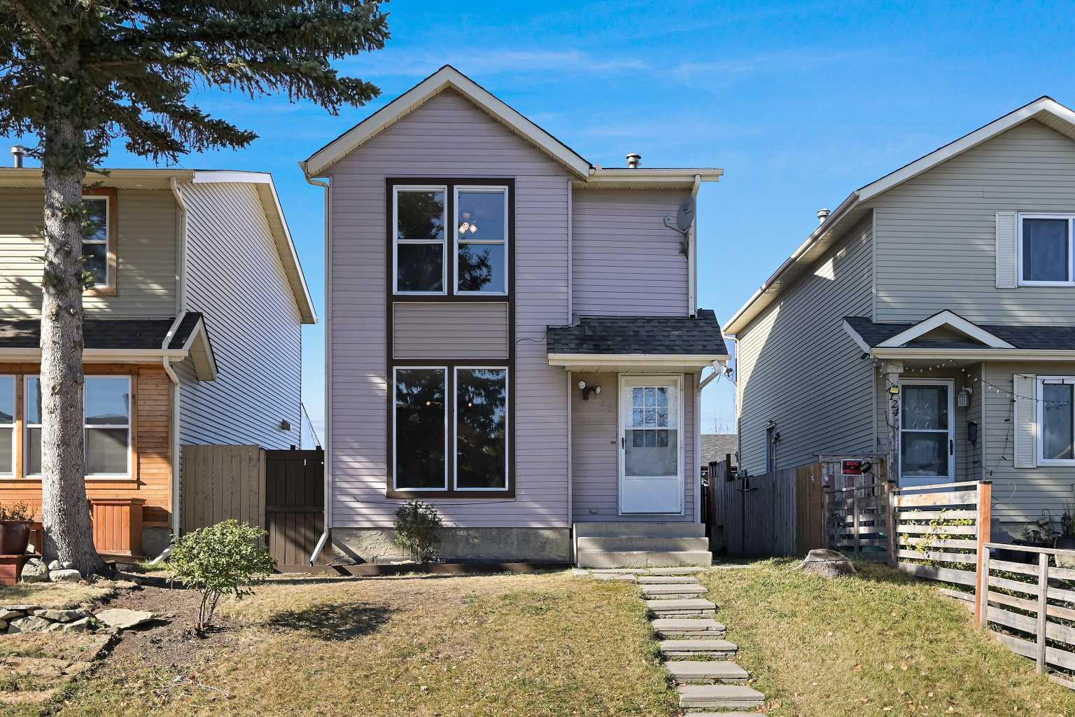 128 Castlegreen Close NE, Calgary, AB T3J 1Y6