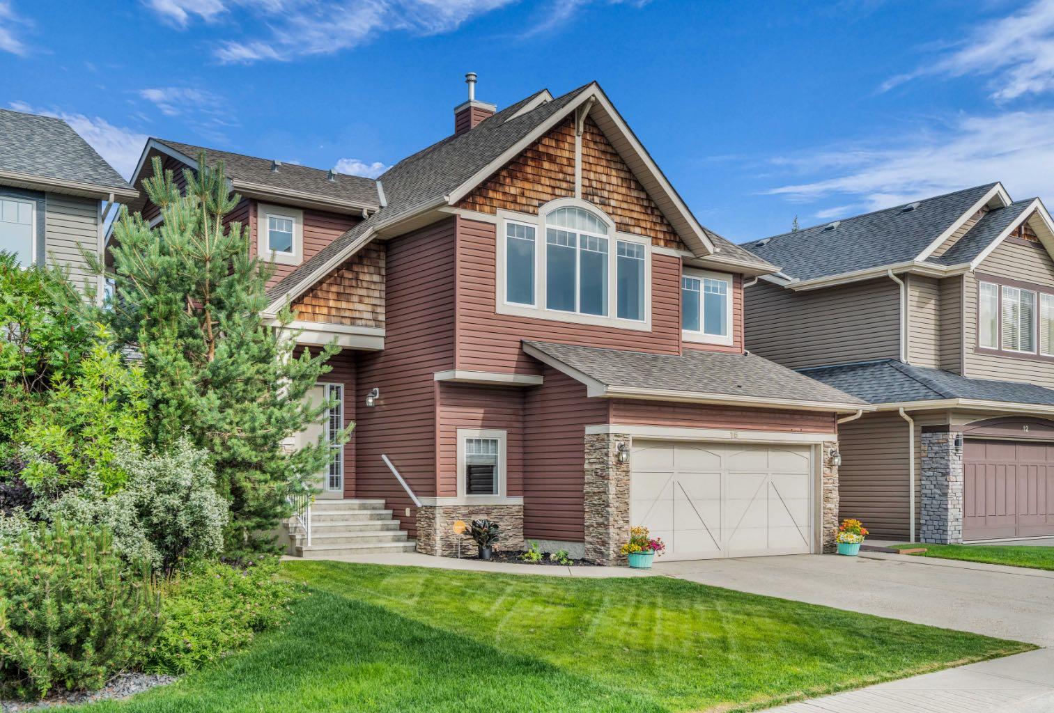 16 Cougartown Close SW, Calgary, AB T3H 0B1