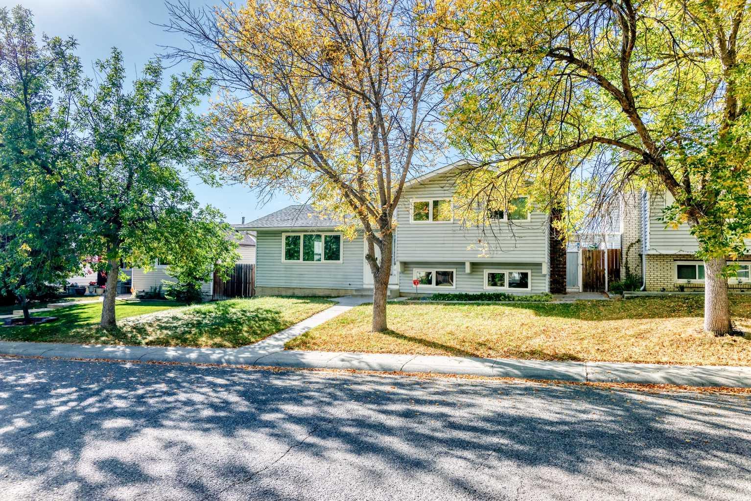 151 Pinemill Rd NE, Calgary, AB T1Y 2C8