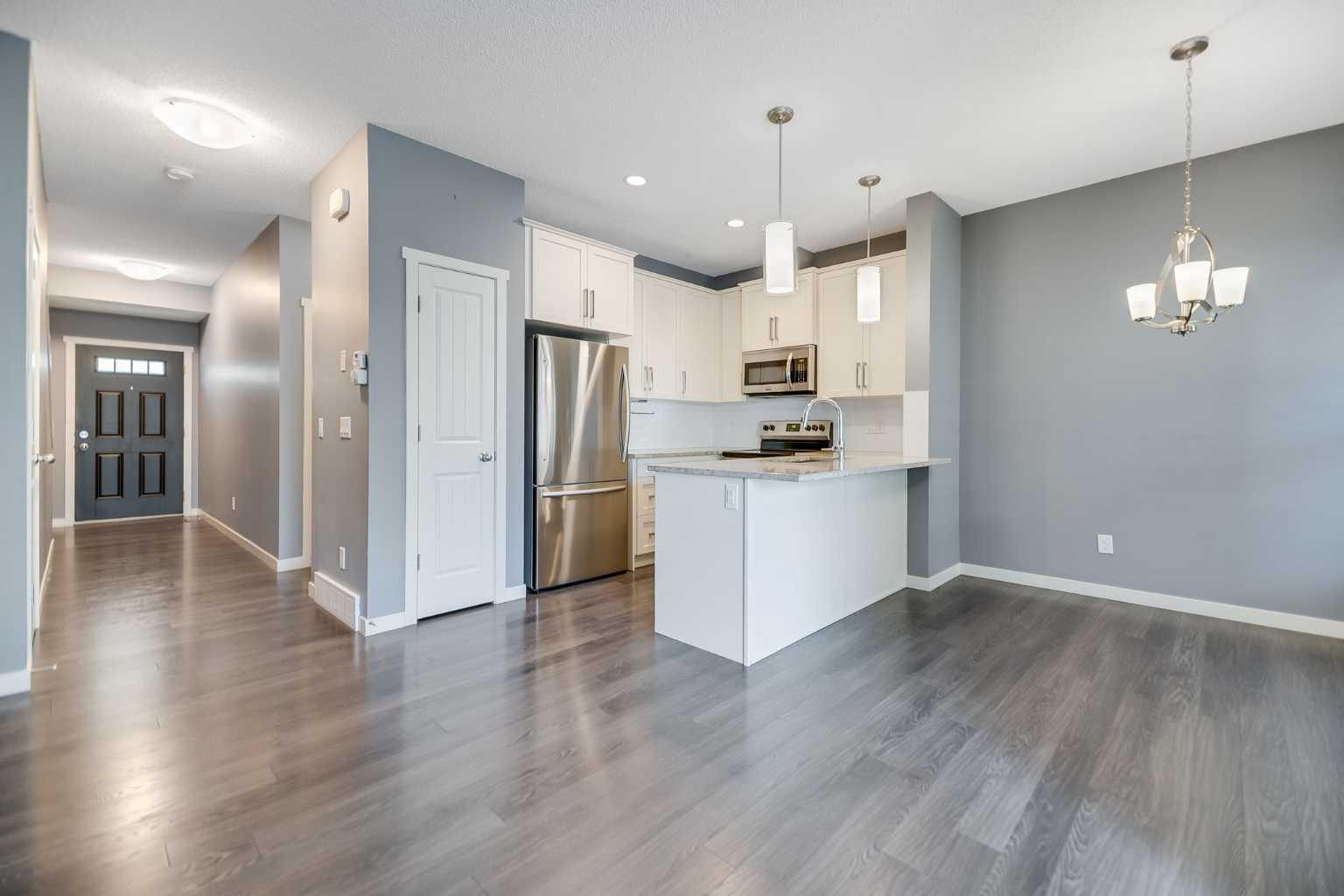 384 Copperpond Lndg SE, Calgary, AB T2Z 1G6