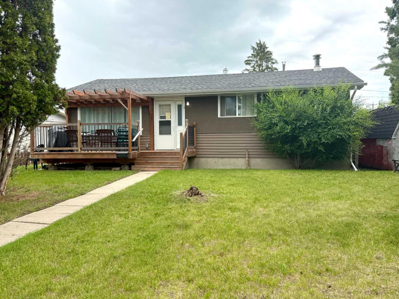 17 Fern Rd, Red Deer, AB T4N 4Z3