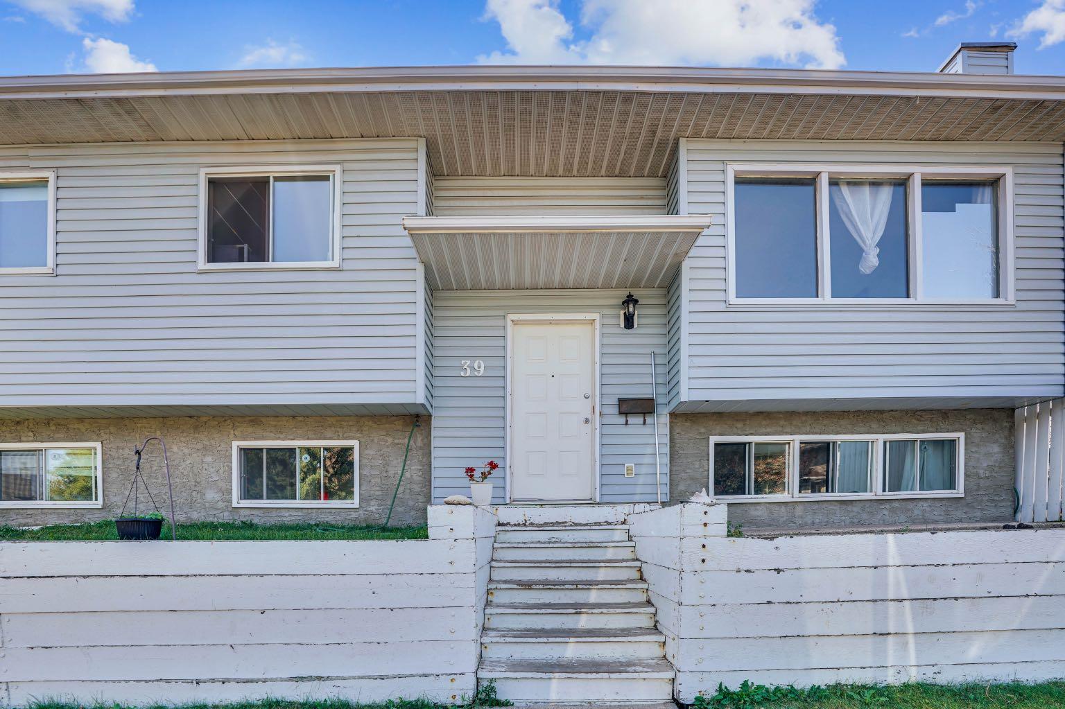 39 Ventura Rd NE, Calgary, AB T2E 8G1