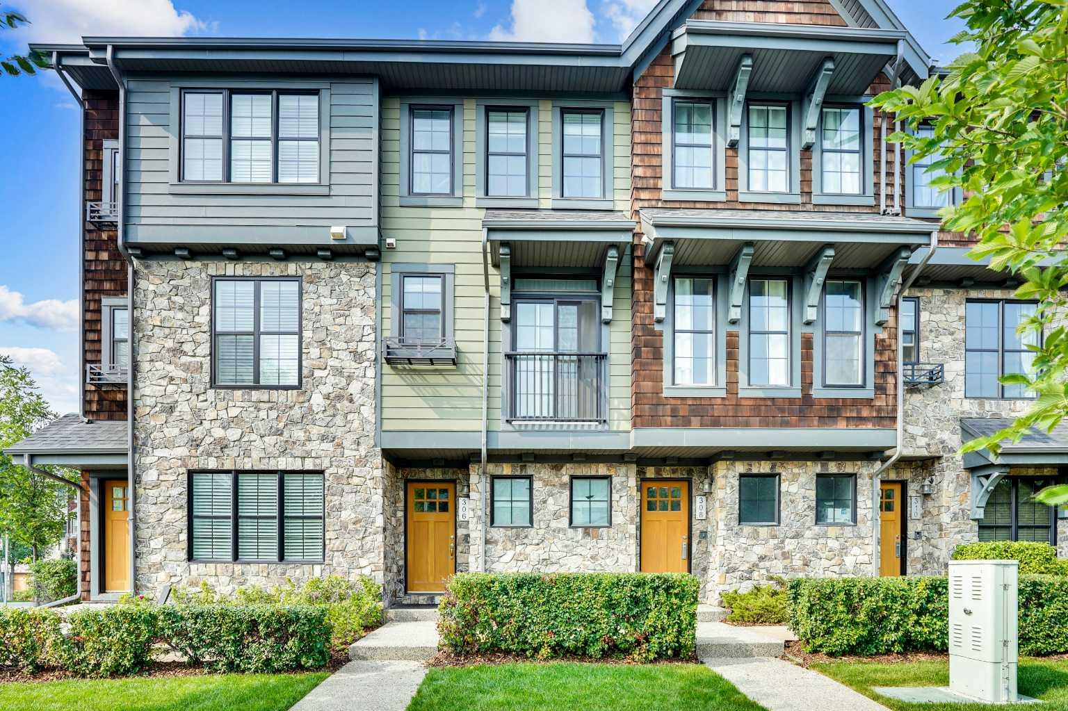 306 Ascot Cir SW, Calgary, AB T3H 0X2