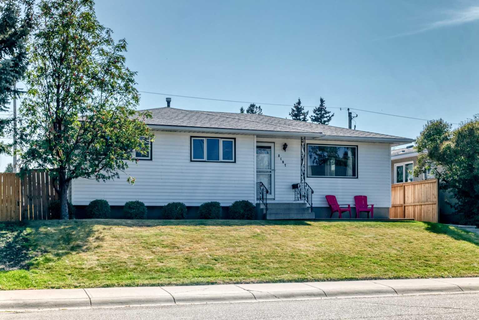 2107 Munro Dr NE, Calgary, AB T2E 5Y7
