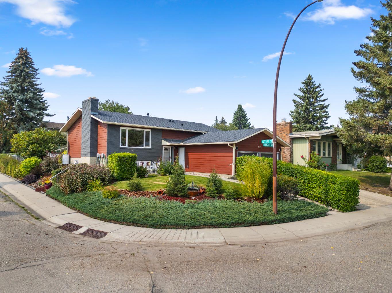 272 Deercliff Rd SE, Calgary, AB T2J 5K4