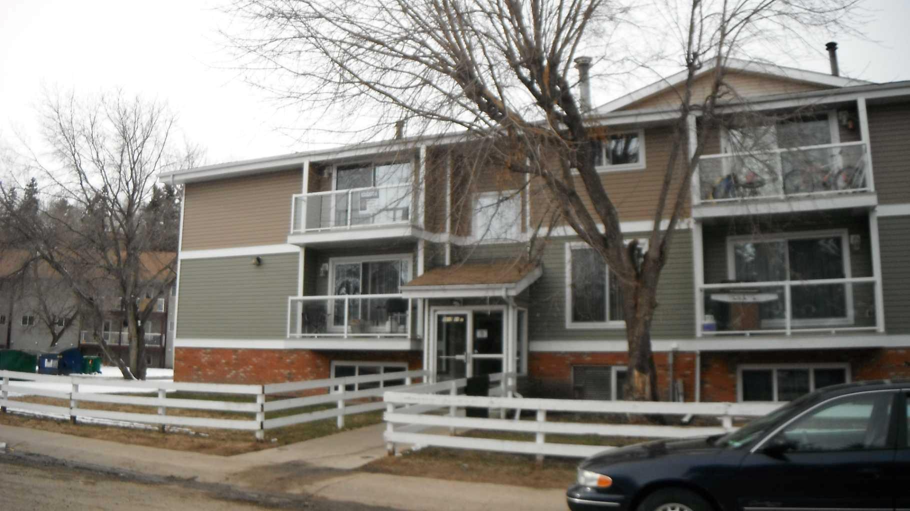 5812 61 Street Unit 103, Red Deer, AB T4N 6H4