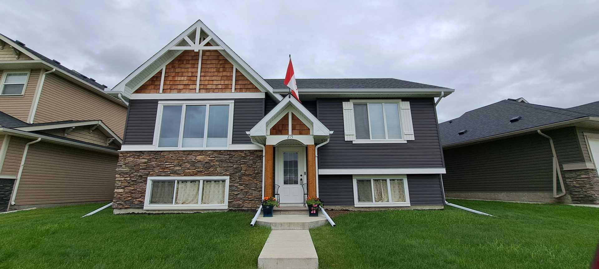 215 George St SW, Diamond Valley, AB T0L 2A0