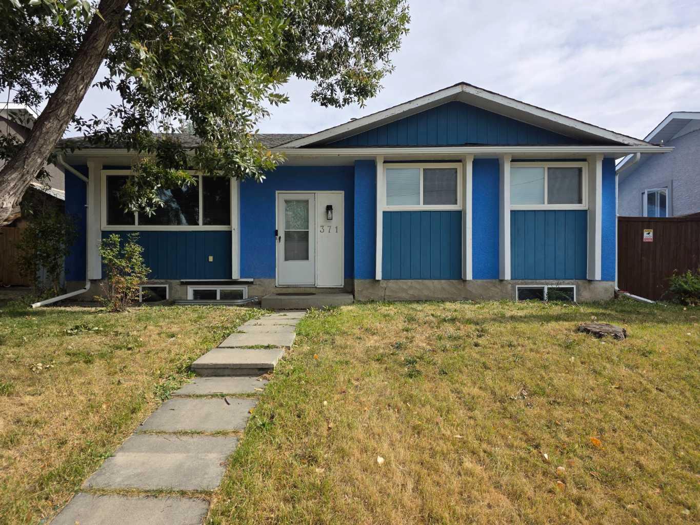 371 Penswood Way SE, Calgary, AB T2A 4T4