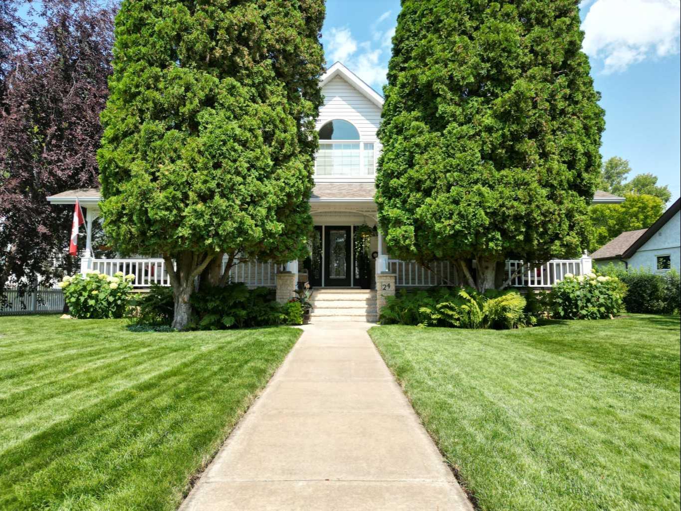 24 Evergreen Park Close W, Brooks, AB T1R 0A9