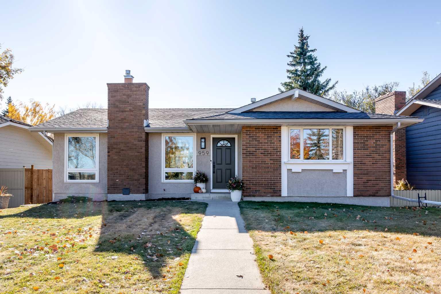 959 Parkwood Way SE, Calgary, AB T2J 3V4