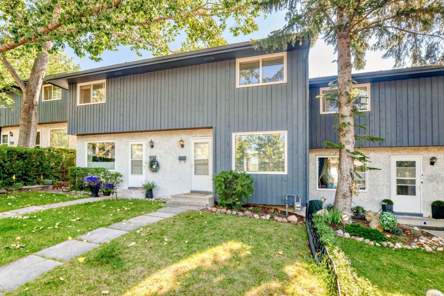 800 Bowcroft Place Unit 32, Cochrane, AB T4C 1B9