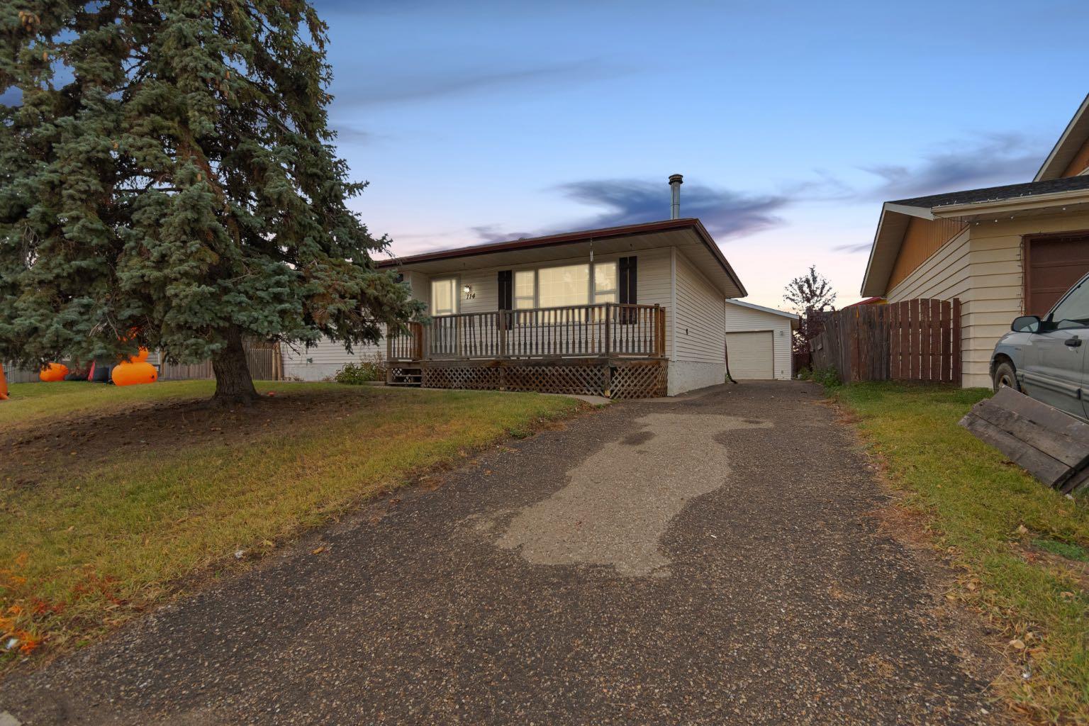 114 Highfield St, Fort Mcmurray, AB T9H 3T2