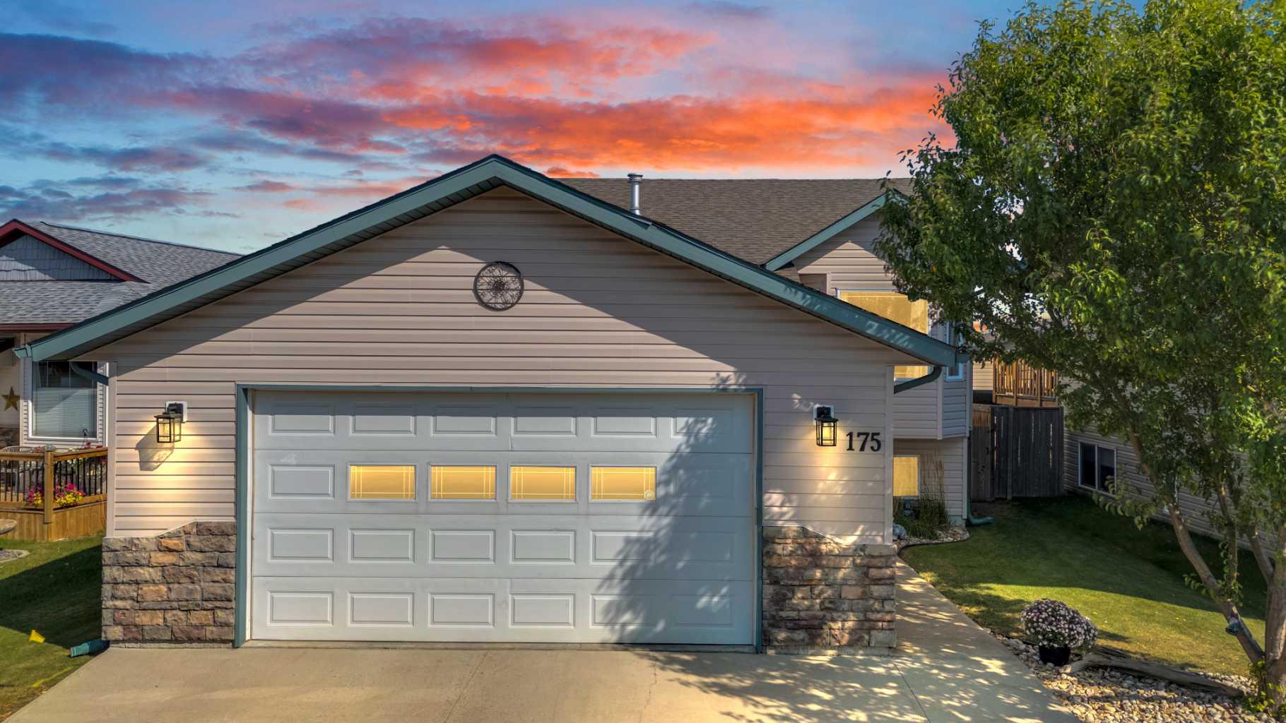 175 Lyons Close, Red Deer, AB T4R 3P4