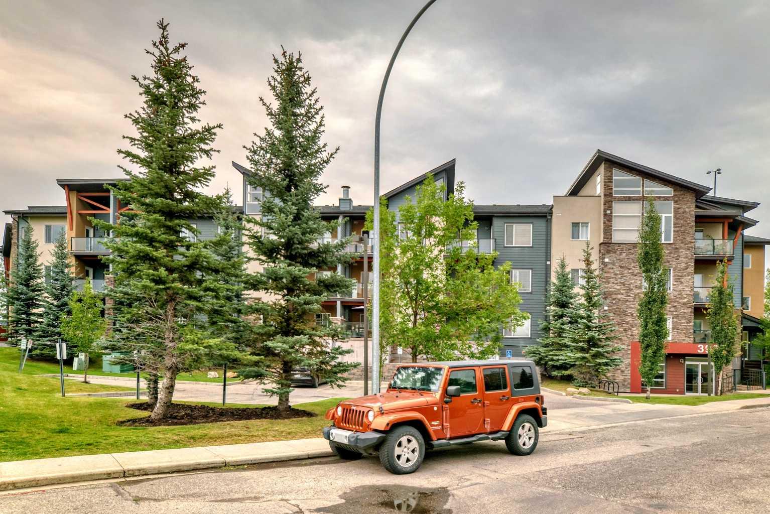 3950 46 Avenue Nw Unit 211, Calgary, AB T2B 3N7
