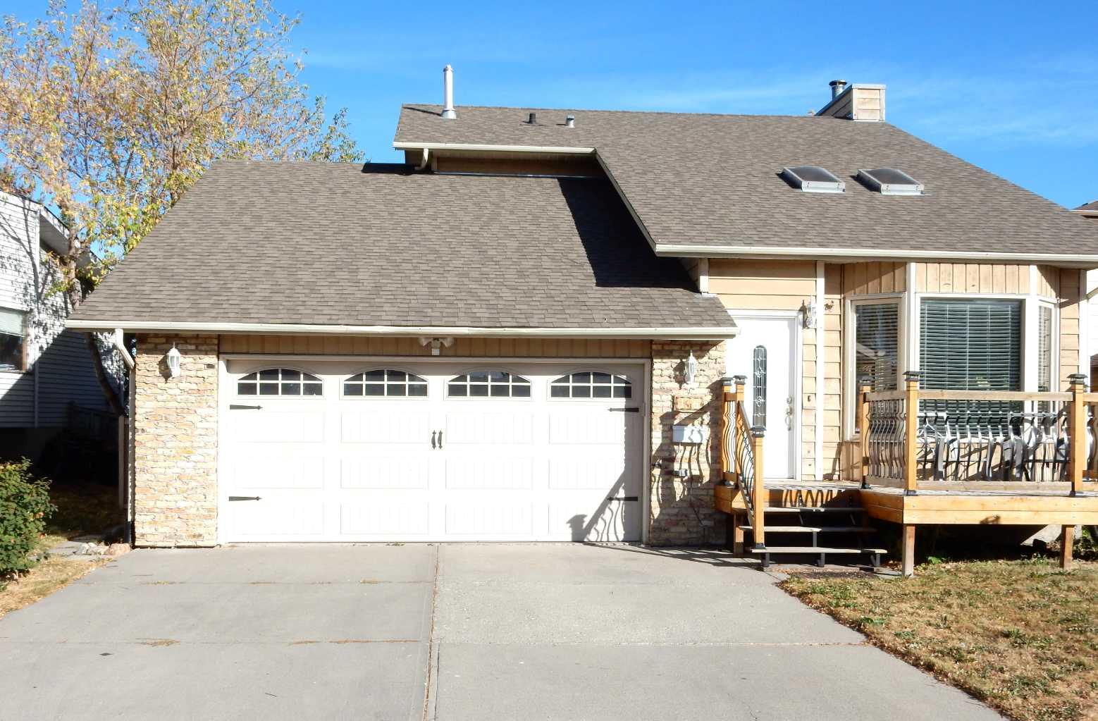 16 Bedwood Rise NE, Calgary, AB T3K 2H2