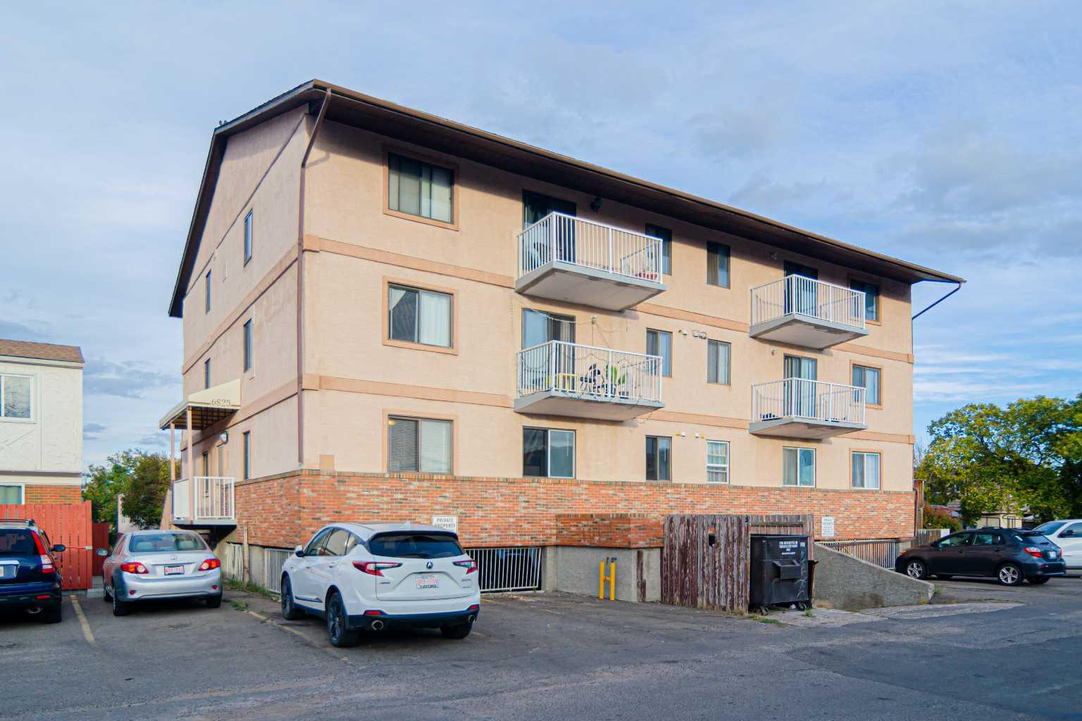 6825 Centre Street Nw Unit 103, Calgary, AB T2K 5C4