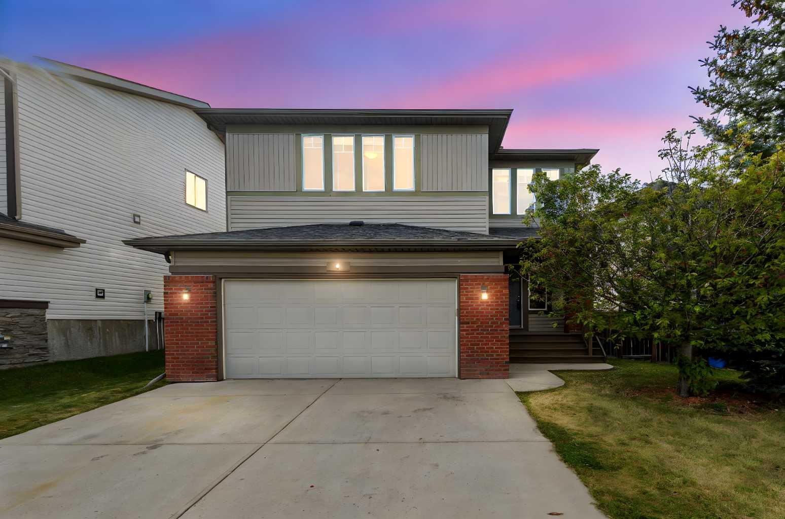 9 Panamount St, Calgary, AB T3K 0H2