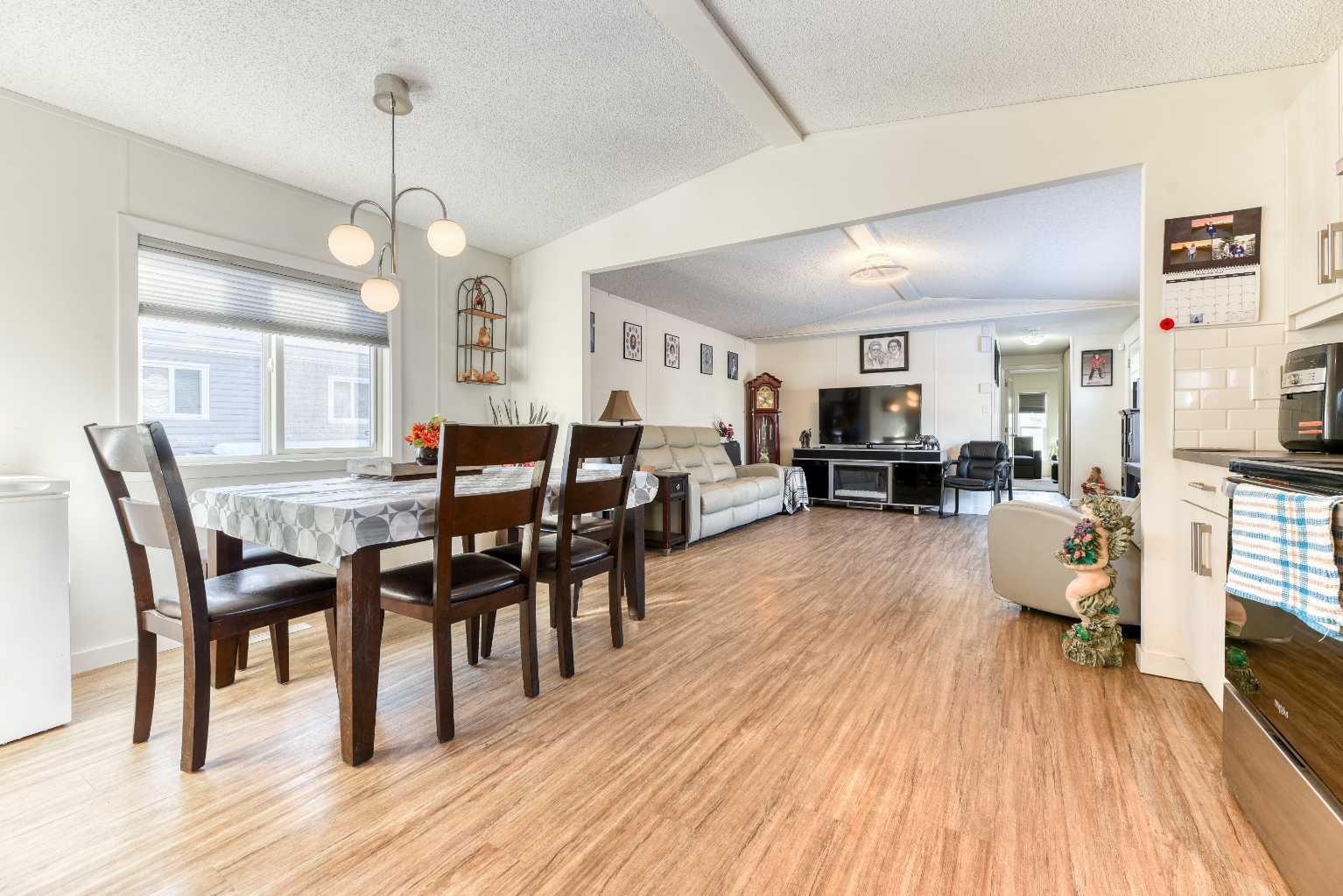 , Strathmore, AB T1P 1E7 MLS Houseful