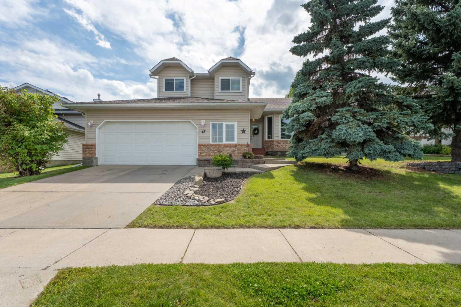 43 Westridge Dr, Okotoks, AB T1S 1N3