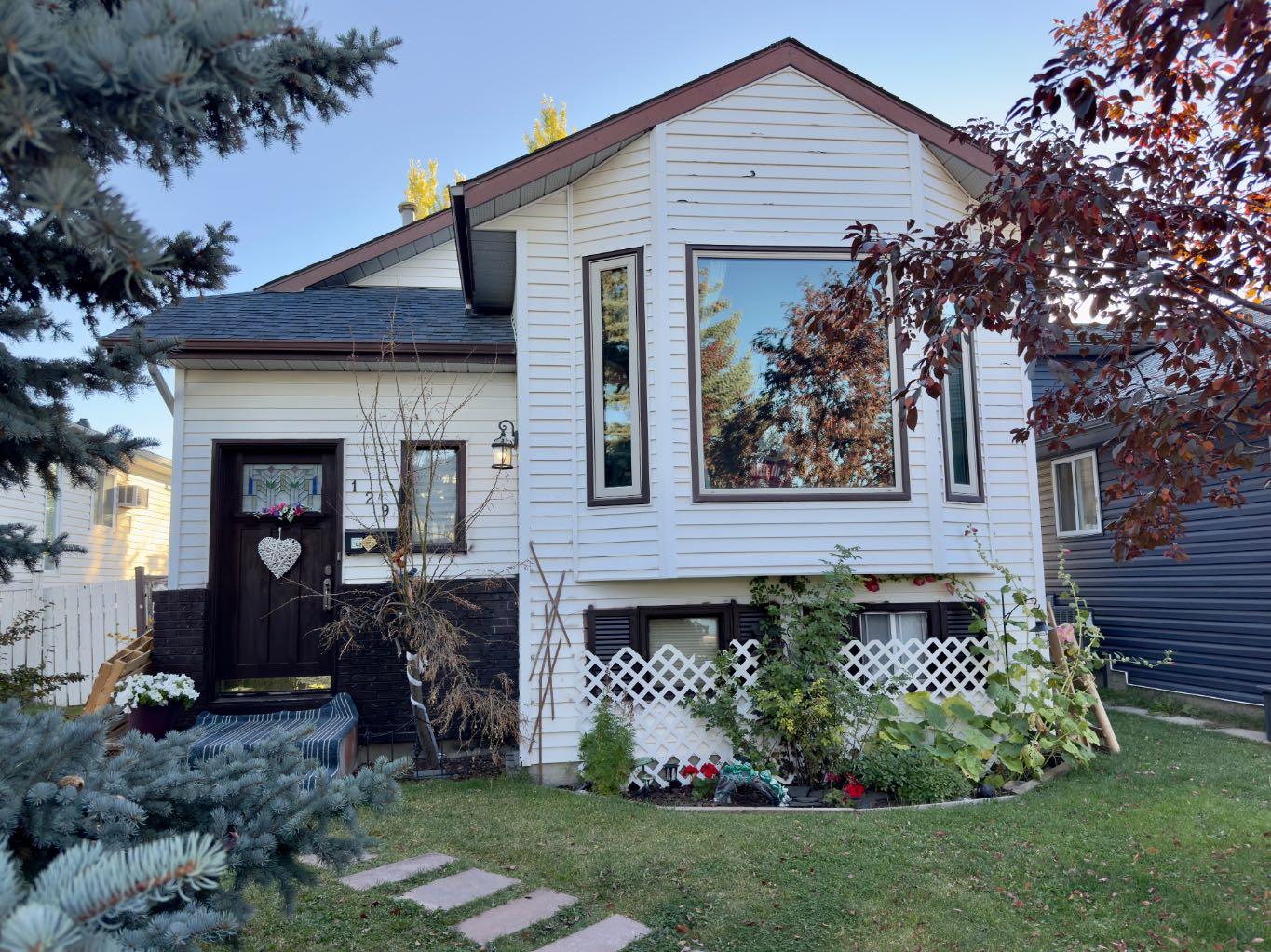 129 Coventry Pl NE, Calgary, AB T3K 4A6