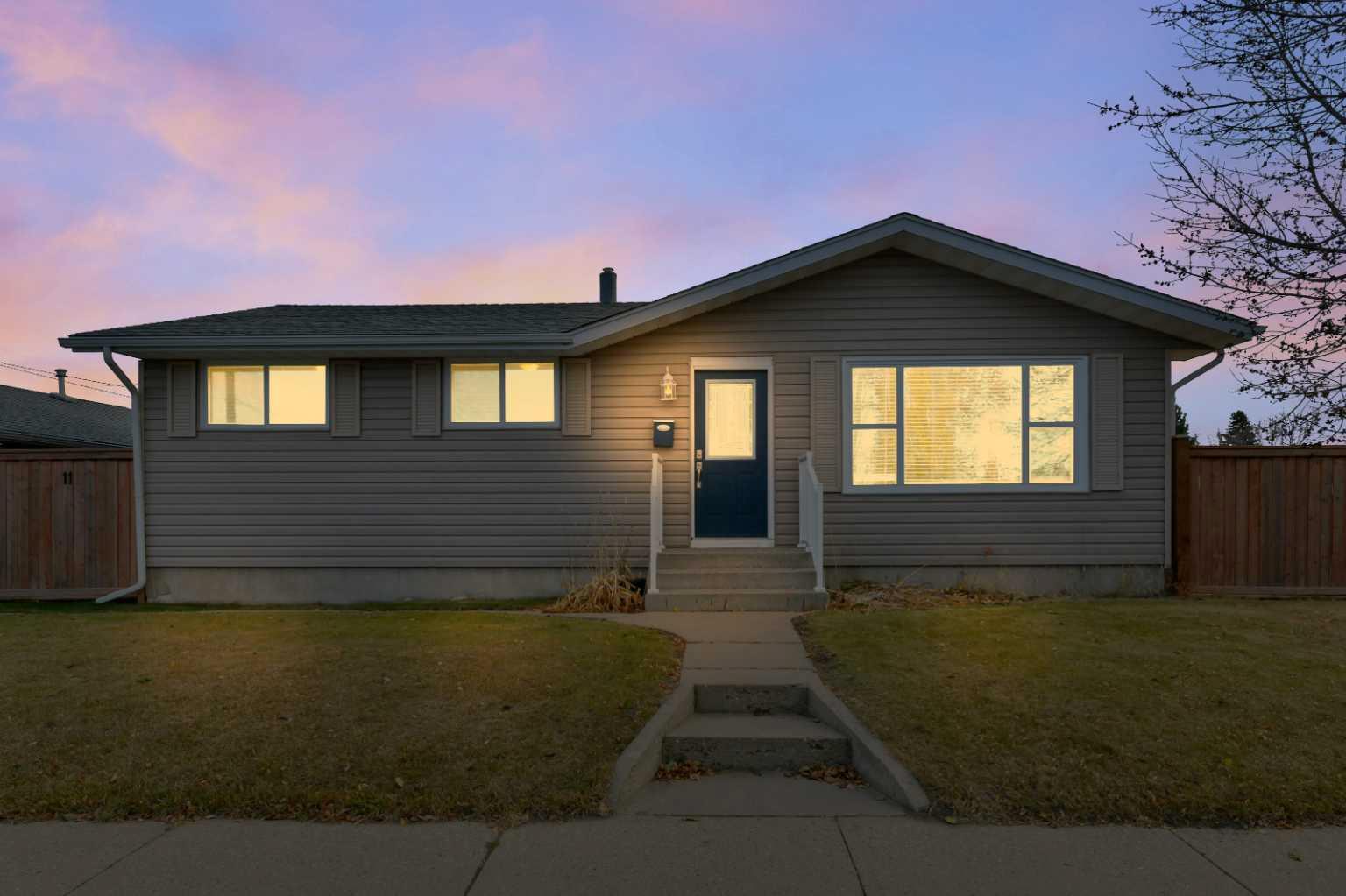11 Fir St, Red Deer, AB T4N 4Y3
