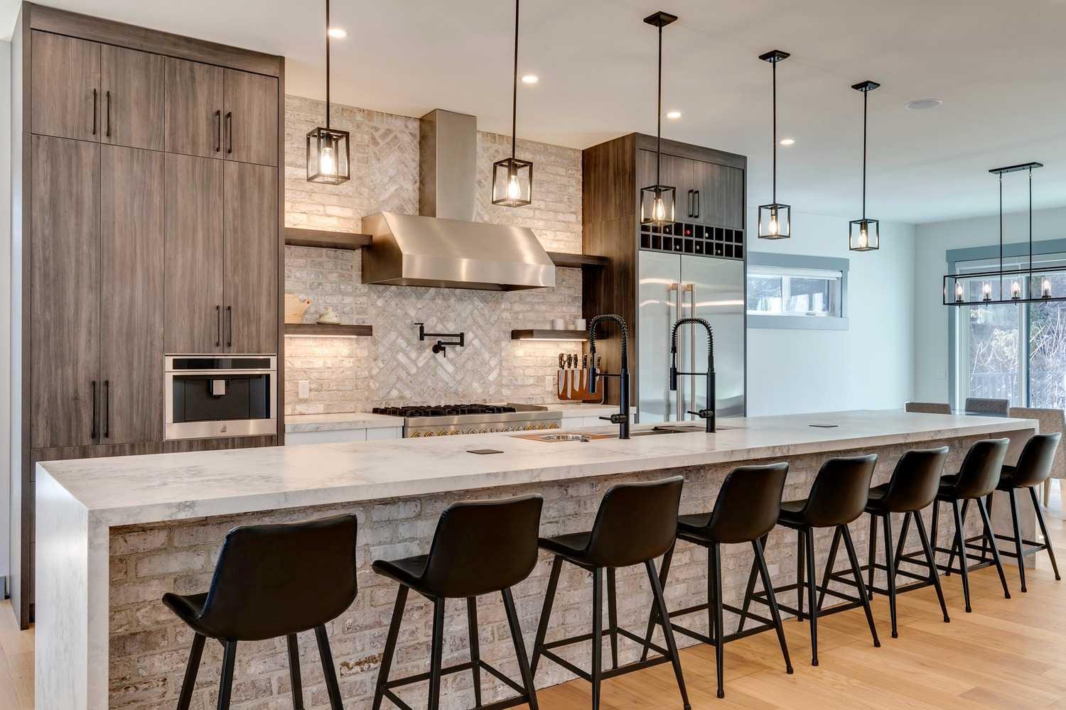 30 Roselawn Cres NW, Calgary, AB T2K 1K6