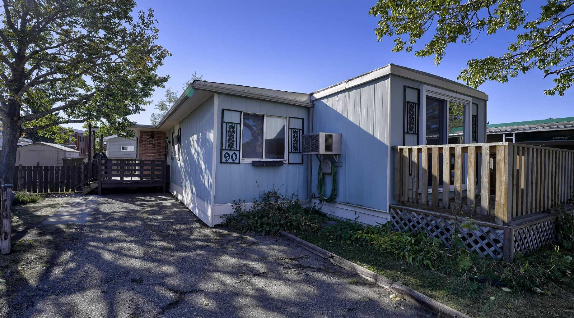 83 3223 Street Nw Unit 90, Calgary, AB T3B 5M9