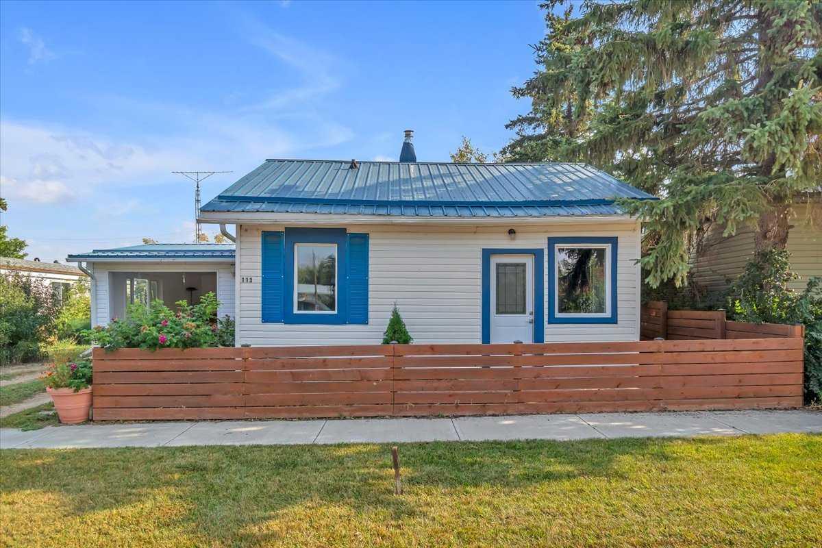 113 2 Avenue East, Delia, AB T0J 0W0